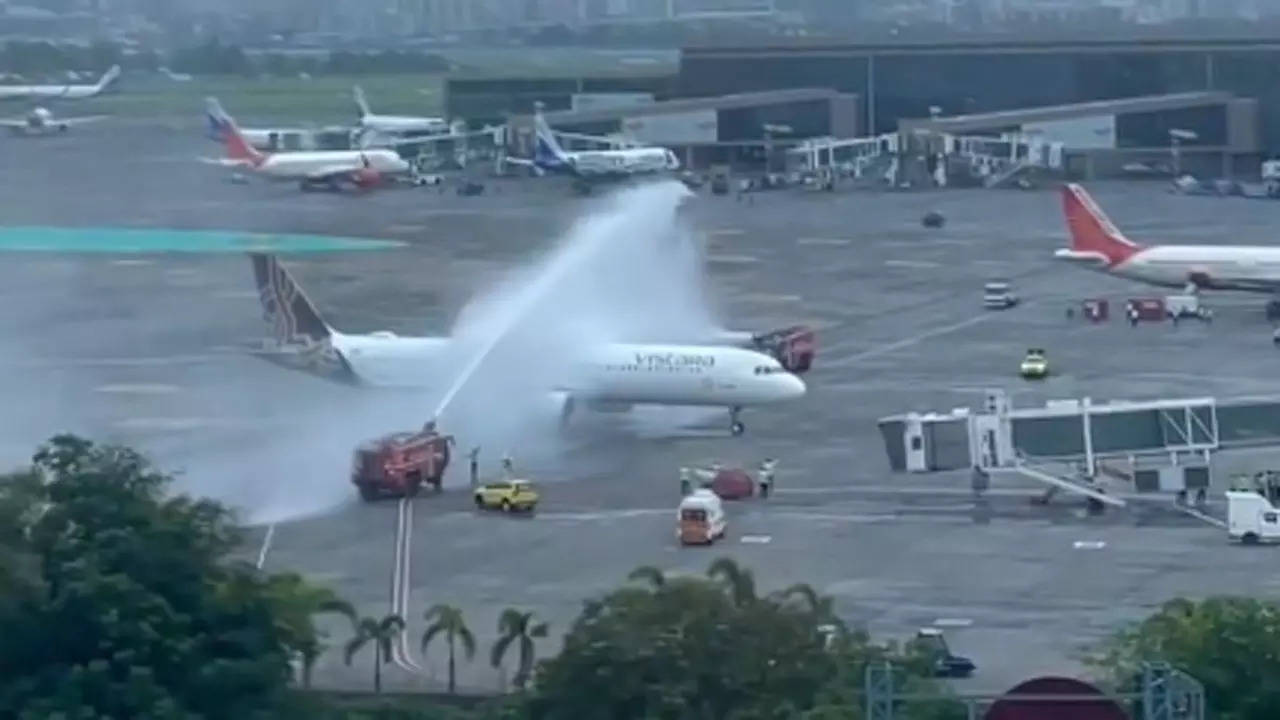 Watch: Team India’s flight gets a water cannon salute at Mumbai airport upon arrival – Times of India