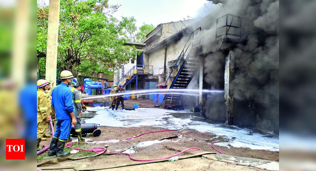 Chemical Drums Explode: Chemical drums explode in blaze, 4 firemen ...