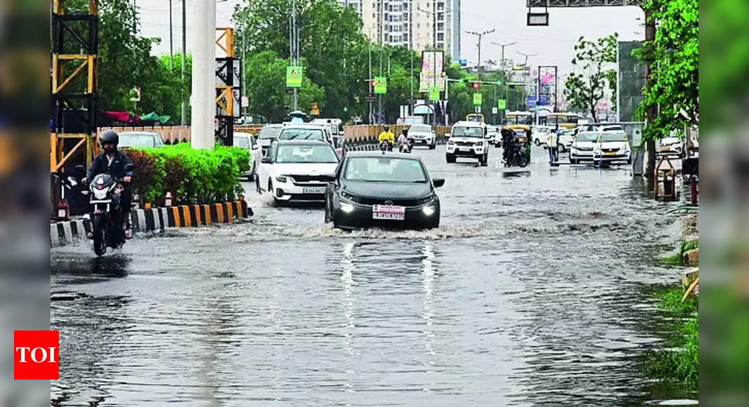 Rain Floods Roads: Heavy Rain Causes Traffic Chaos in Jaipur | Jaipur ...