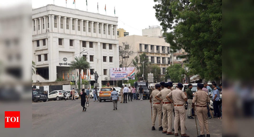 BJP Workers: BJP workers riot in Ahmedabad over Rahul Gandhi's remarks ...