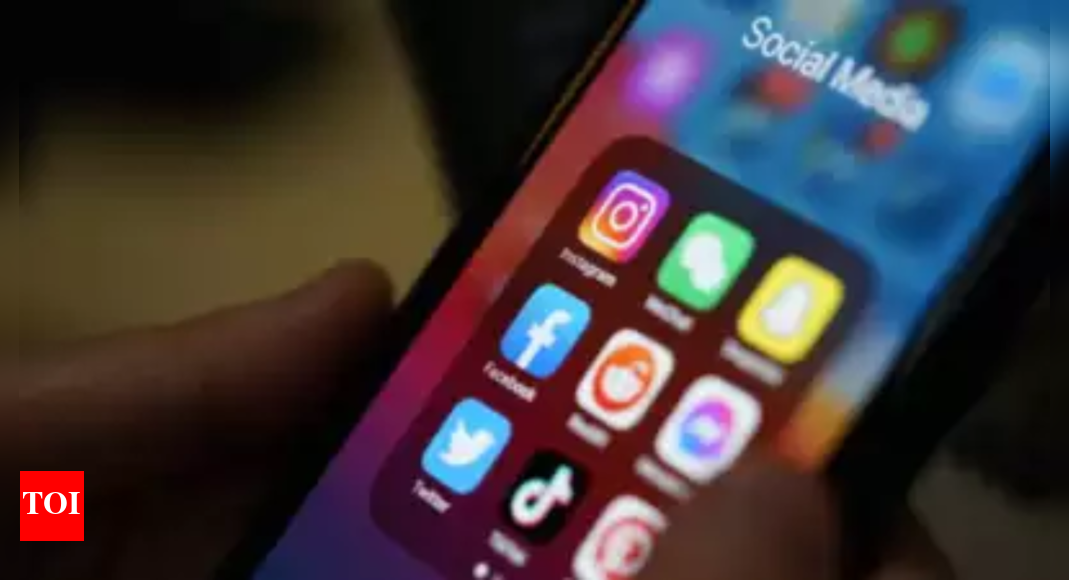 Social Media platforms to be banned for 6 days in Pakistan - Times of India