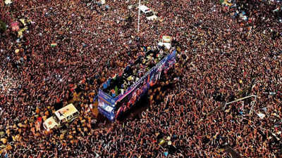 T20 World Cup victory parade: Fans faint, kids lost, traffic halts in Mumbai