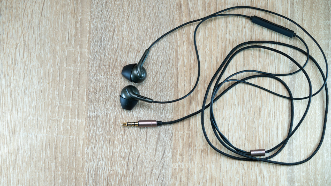 Best Wired Earphones Under 500 With Clear Sound And In Line Control Times of India