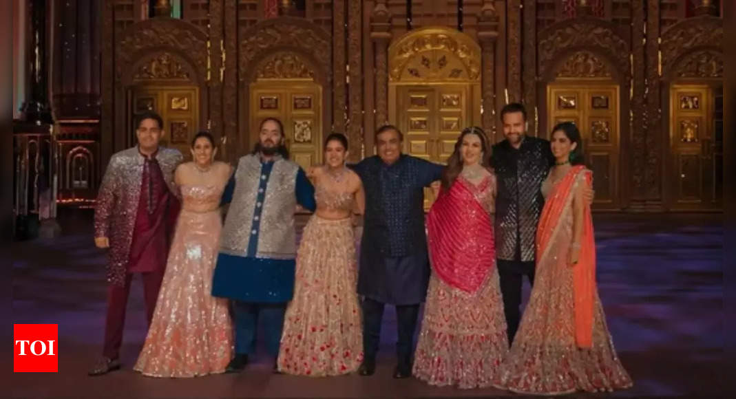 Ambani family grooves to SRK’s Deewangi Deewangi