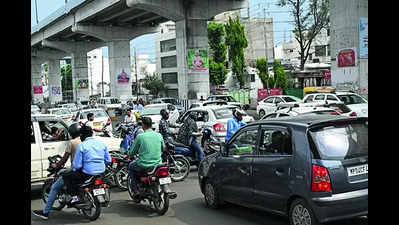 Missing signals add to traffic chaos at busy Pragati Square
