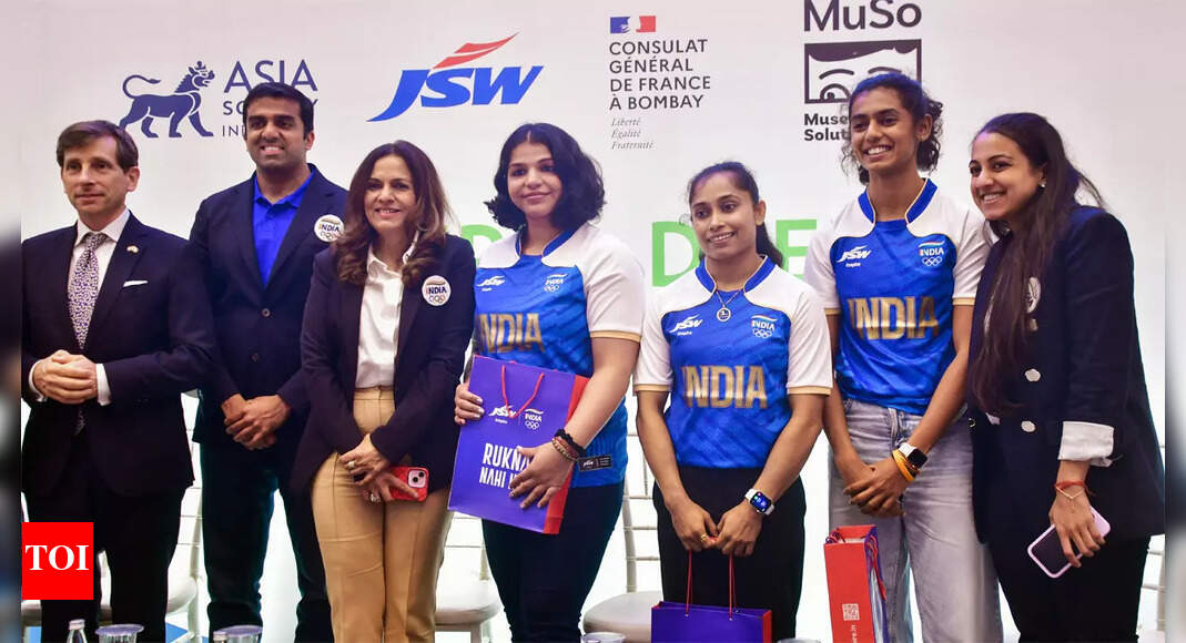 indian-wrestlers-will-win-at-least-3-medals-in-paris-says-sakshi