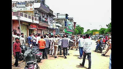Veggie vendor run over by SUV while mediating fight in Jhotwara