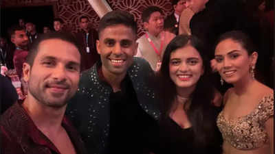 Shahid Kapoor's perfect selfie with Mira Rajput, Suryakumar Yadav and his wife Devisha will get a nod of approval from son Zain