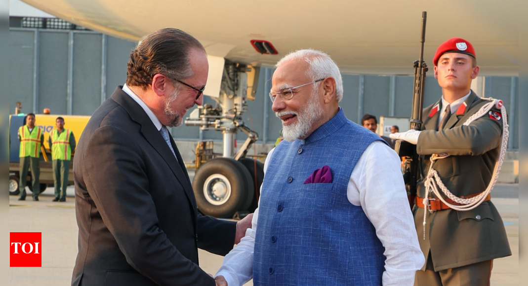 PM Modi Russia Visit Live Updates: PM Modi leaves for 2-days bilateral  visit to Russia - The Times of India