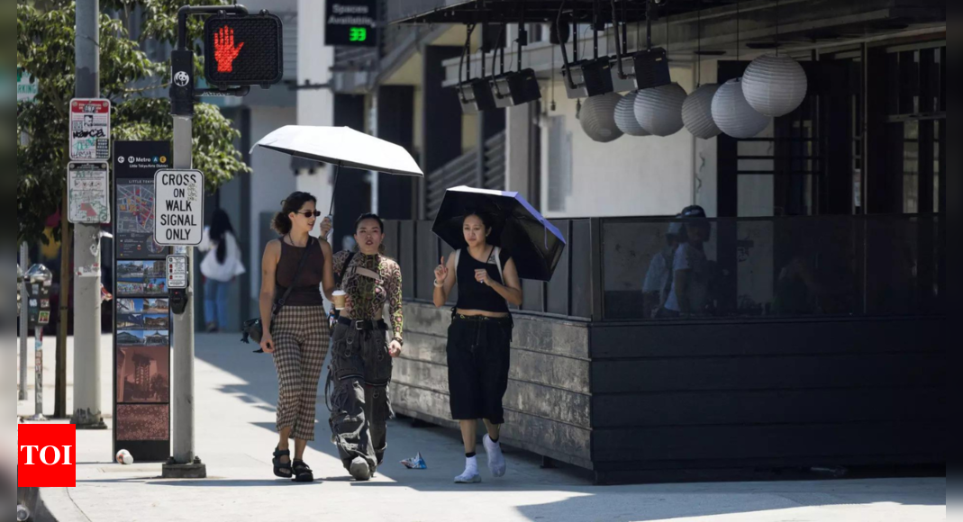 Extreme heat wave breaks records in US, claims lives in the West and sweeps through the East - The Times of India