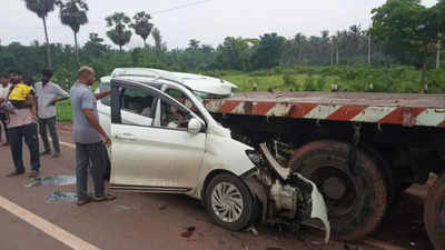 Andhra Pradesh: 3 dead as car rams into stationary lorry in Eluru