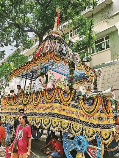 Kolkata’s Rath Yatra begins on a colourful note