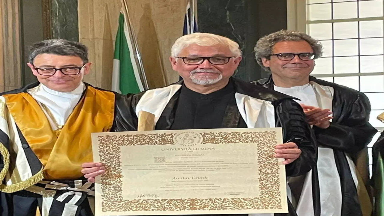 Amitav Ghosh riceve il dottorato honoris causa da un'università italiana |  Notizie sul cinema bengalese