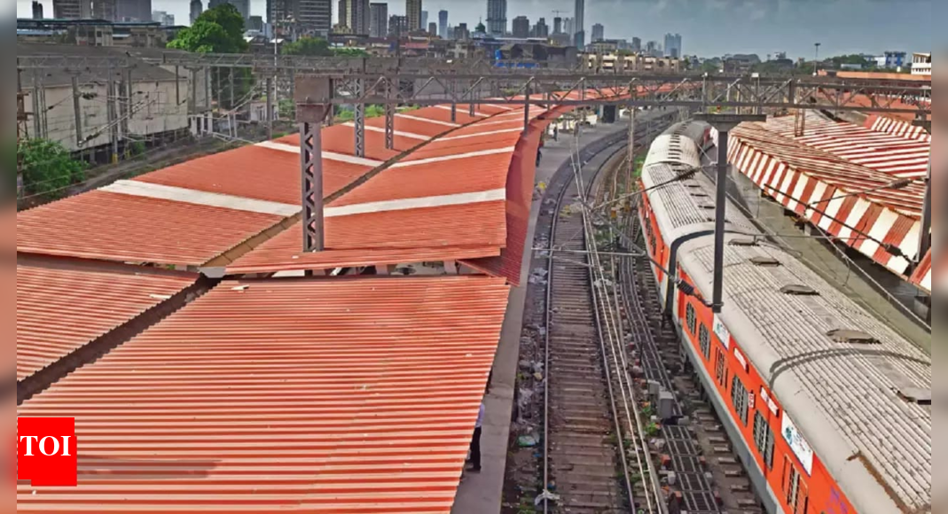 Mumbai rain: Maharashtra minister and NCP MLC walk on railway tracks as ...