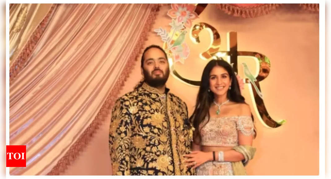 Anant Ambani and Radhika Merchant can’t get enough of each other at their sangeet, celebrity stylist drops UNSEEN pics | Hindi Movie News