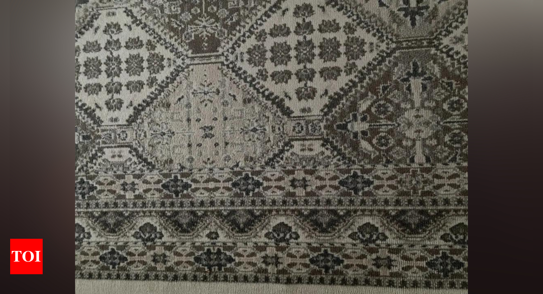 Brain Teaser: Find the wedding ring on this carpet |