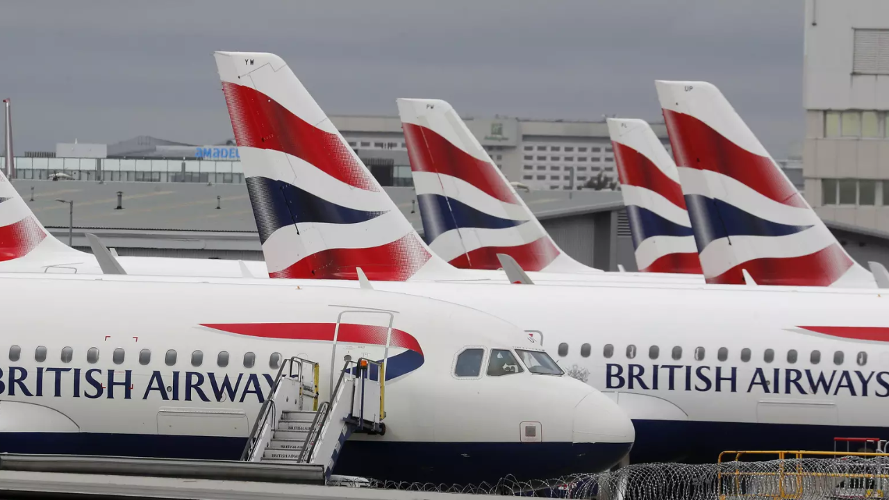 “Flight from hell”: British Airways plane diverted mid-flight after lightning strike