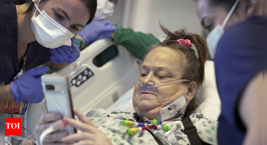 54-year-old woman, who received pig kidney transplant plus a heart pump, dies