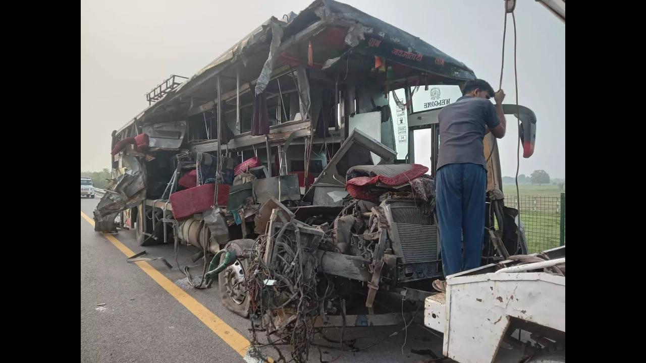 18 dead in UP expressway tragedy: Chilling visuals from deadly bus crash  that will scare you | Agra News - Times of India