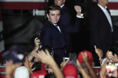  Barron Trump gets standing ovation at Trump rally in Florida