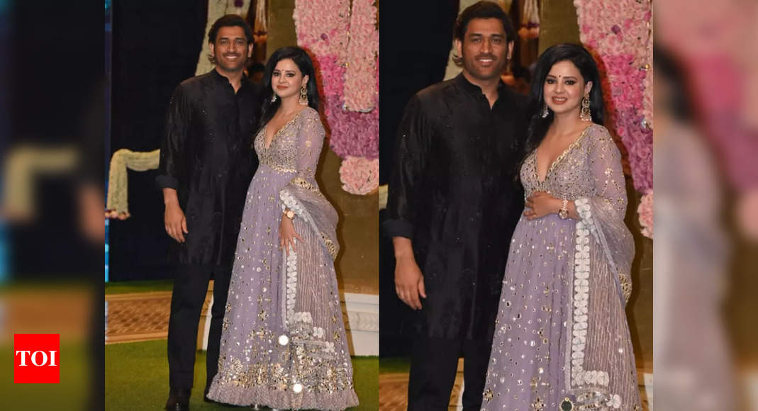 MS Dhoni and Sakshi Dhoni grace Ambani's Shiv Shakti Puja in style ...