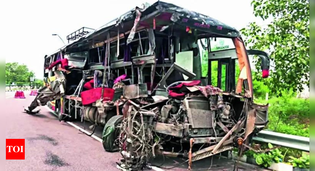 18 Killed As Bus Rams Milk Tanker On Lucknow-agra Expressway 