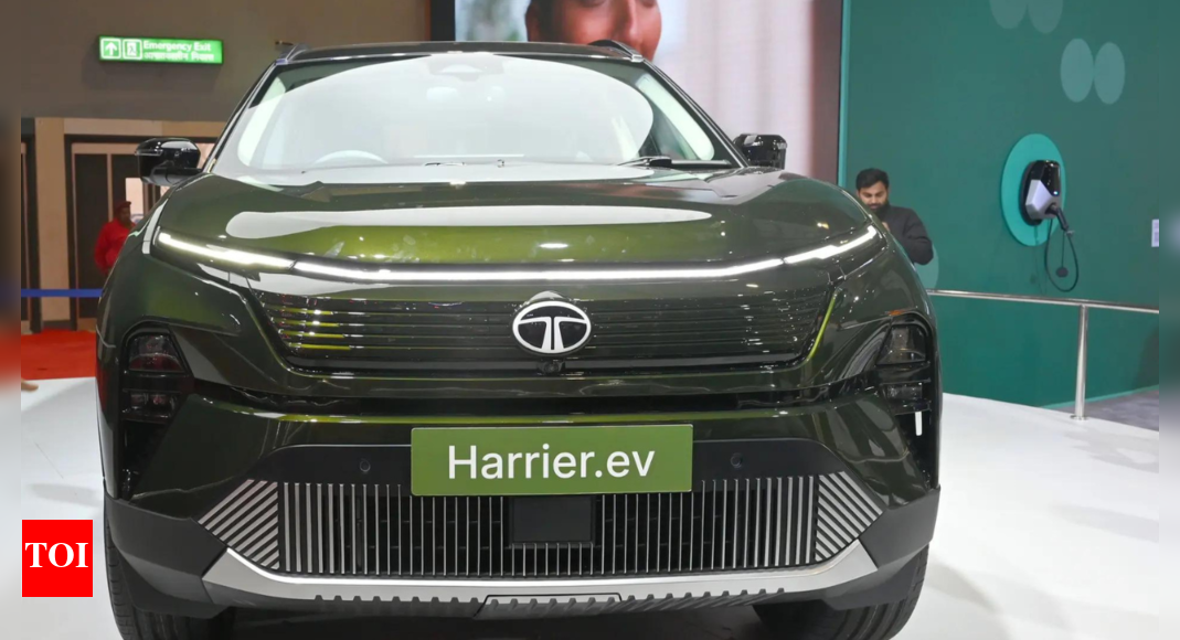 Tata Motors, Mahindra & Mahindra offer discounts as demand dips – Times of India