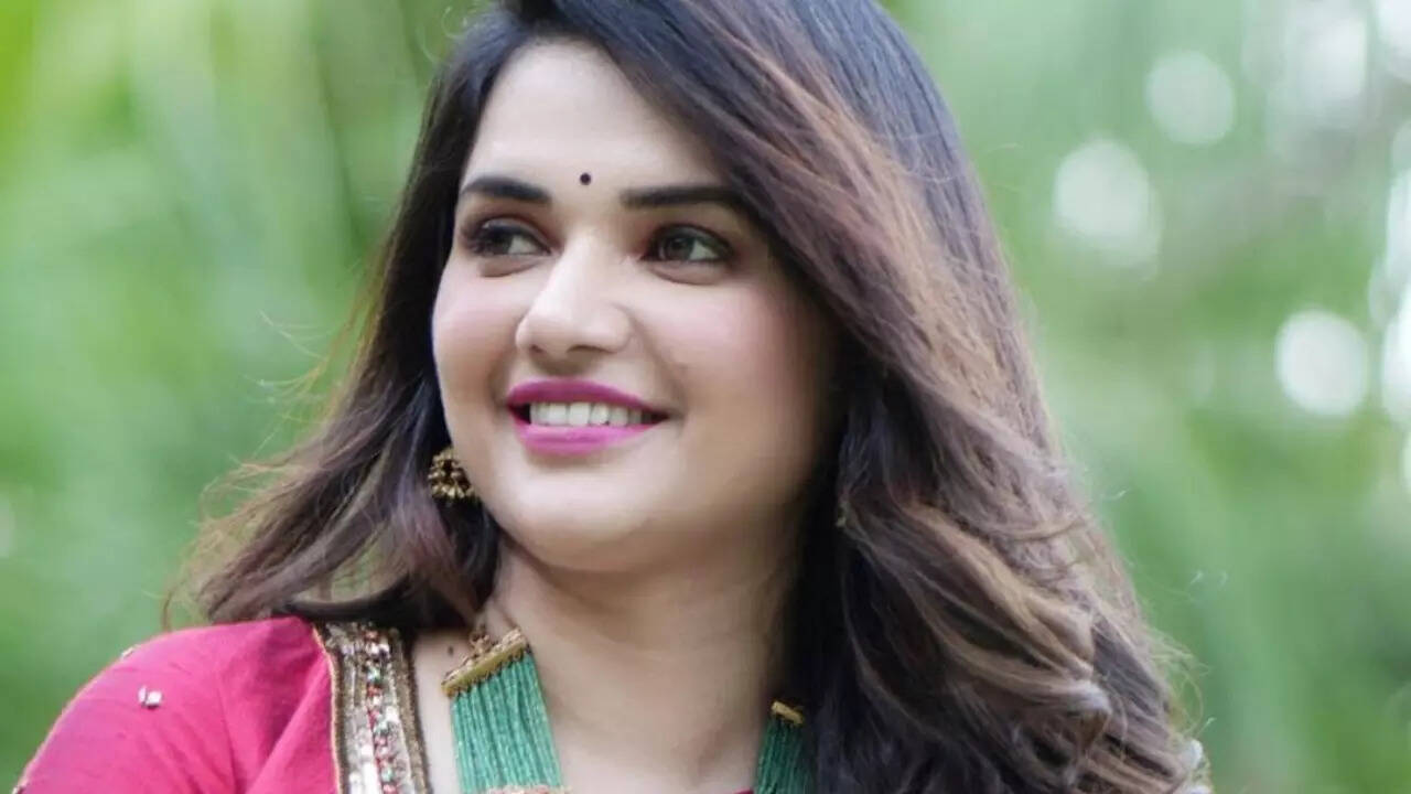 Actress Pavithra Gowdas mother and young son visit her in Jail: Report |  Kannada Movie News - Times of India