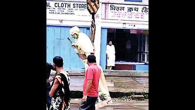 Removal of Gandhi statue sparks protests in Tinsukia | Guwahati News – Times of India