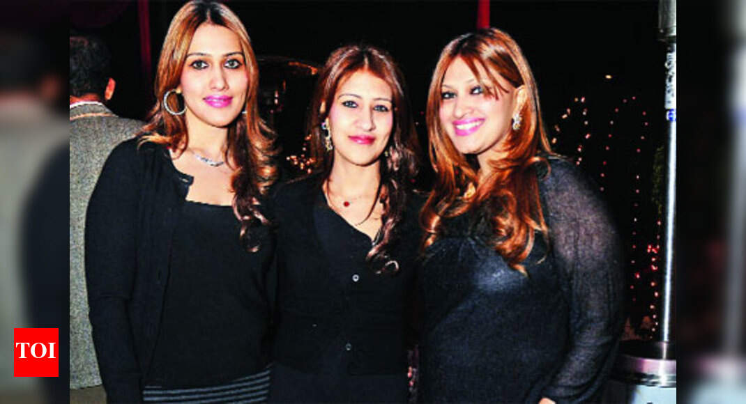 Rajinder, Pari host a party in Delhi | Events Movie News - Times of India