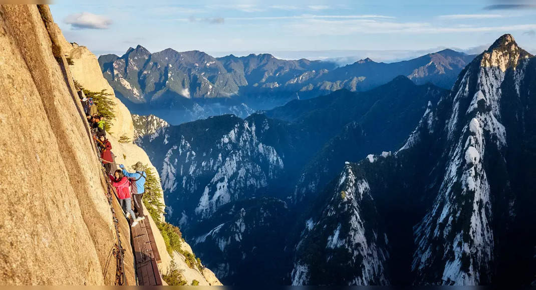 China: Know All About Huashan Plank Walk, The World's Most Dangerous 