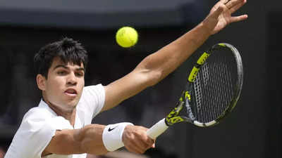 Defending champion Carlos Alcaraz beats Daniil Medvedev to reach Wimbledon final