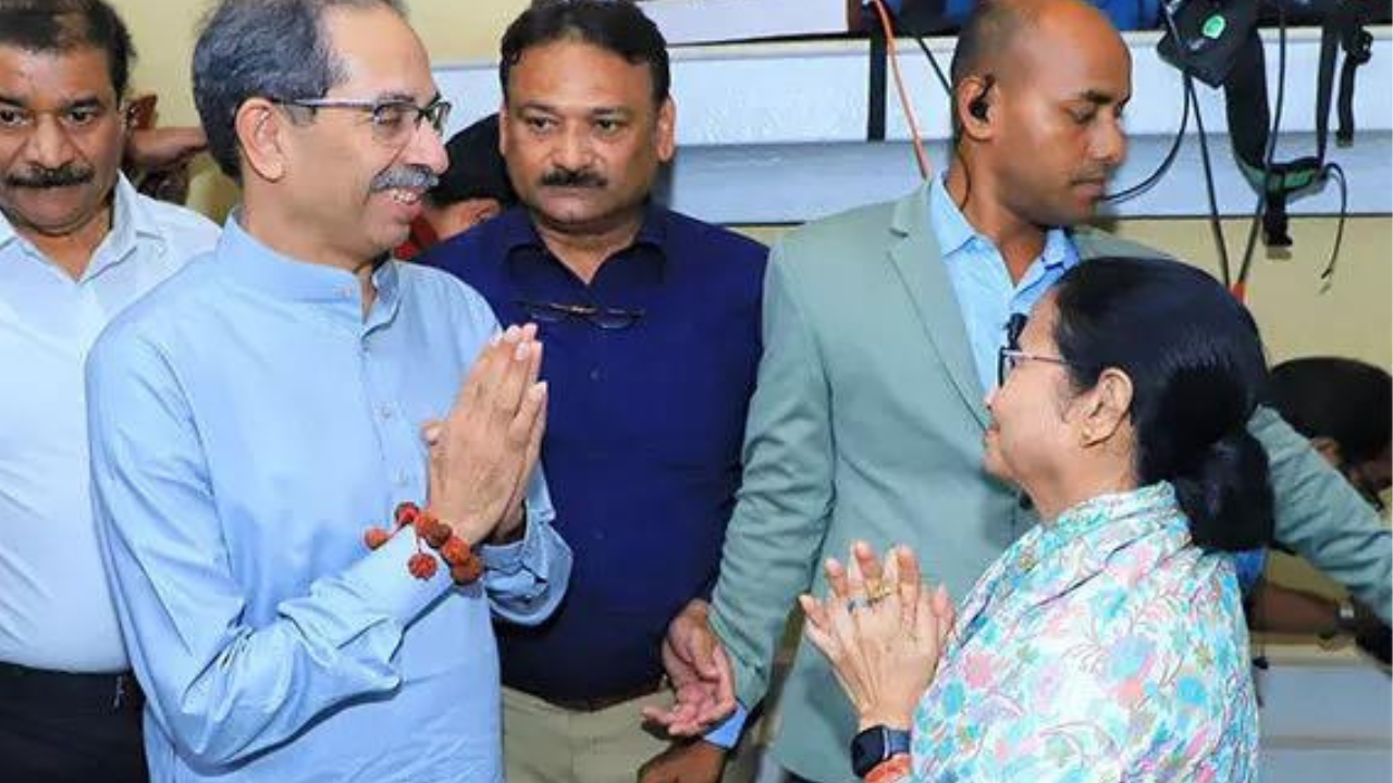 Mamata Banerjee meets Uddhav Thackeray, Sharad Pawar; to campaign for UBT  in Maharashtra | Mumbai News - Times of India
