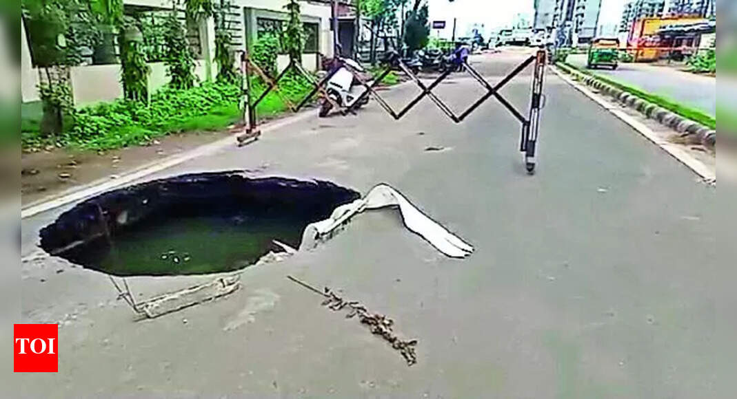 Drainage Line Damaged Drainage Line Causes Cavein On City Road