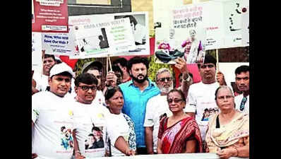 Separated from kids, parents stage walkathon from Bhubaneswar to Puri