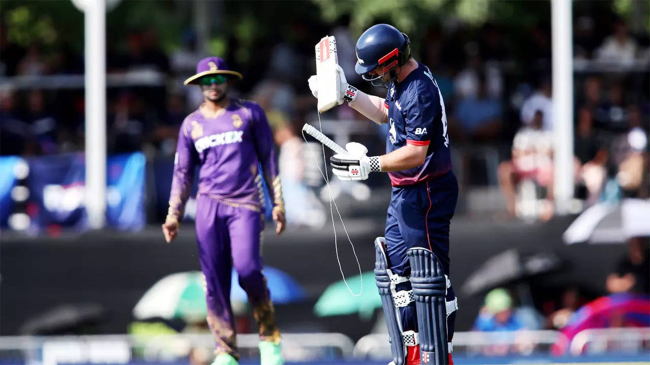 Andre Russell breaks Travis Head's bat during Major League Cricket match -  WATCH - Times of India