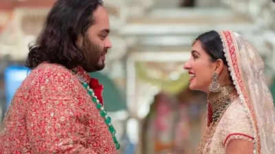 Anant Ambani and Radhika Merchant's wedding photographer shares an EPIC moment from the couple's varmala ceremony