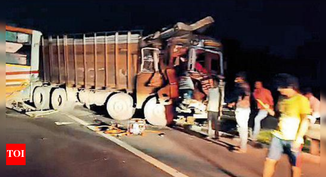 6 from Mumbai die in Gujarat highway accident | Mumbai News - Times of ...