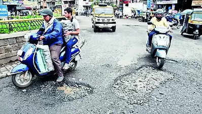 Potholes: Potholes surface on Nashik roads after rain | Nashik News ...