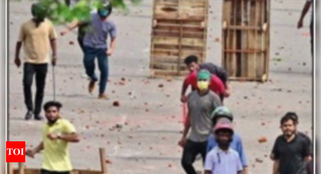 5 die in Bangladesh as violence over job quota plan spirals – Times of India