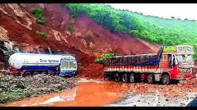 Monsoon fury leaves 10 dead in Uttara Kannada; roads, bridges, houses damaged in Hassan, Chikkamagaluru