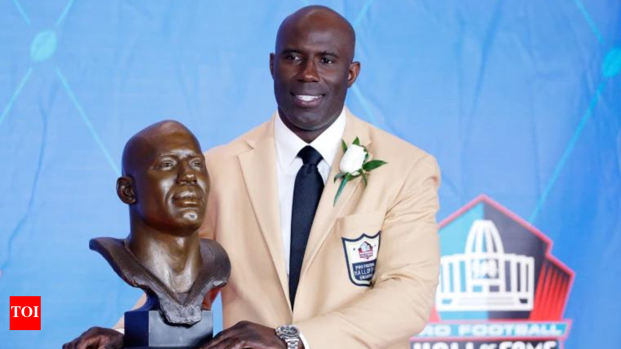 Terrell Davis Incident United Airlines Issues Apology After NFL Legend Detained and Handcuffed