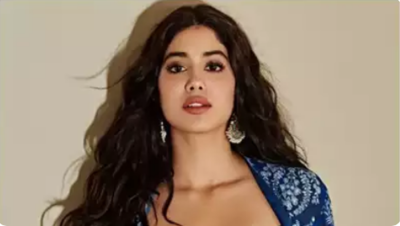 Janhvi Kapoor Food Poisoning: Janhvi Kapoor down with food poisoning,  hospitalized: Boney Kapoor gives update on her health condition | - Times  of India