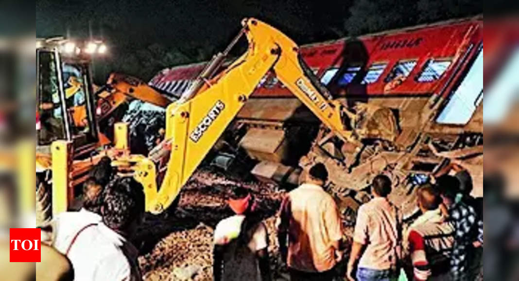 Uttar Pradesh Train Derailment Kills Four, Injures Dozens