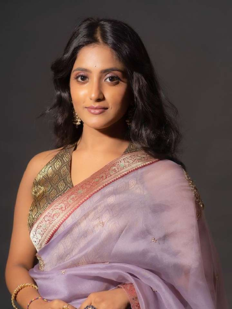 Ulka Gupta's unmissable sarees in Main Hoon Saath Tere | Times of India