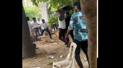 Clashes break out between two groups of advocates in Chennai’s Egmore court