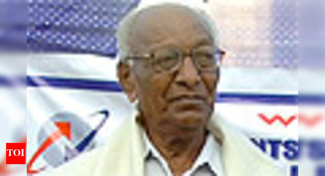 Legendary 'Six-footer' Olympian Varadaraj no more | Football News ...