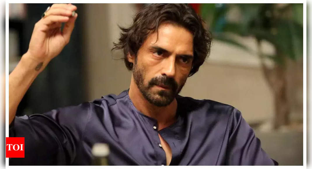 Arjun Rampal had to book another flight owing to Microsoft outage: ‘I don’t know what has happened…’ – WATCH video |