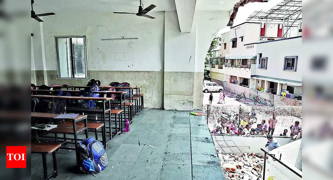 Wall Collapse Injures Student at Vadodara School