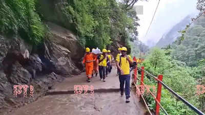 3 killed, 8 injured after landslide on the Kedarnath Yatra route